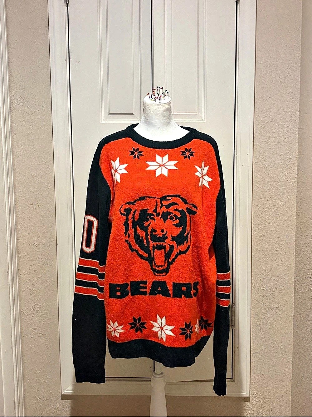 NFL Team Apparel Chicago Bears 00 Snowflake Sweater Orange & Black XL Like New